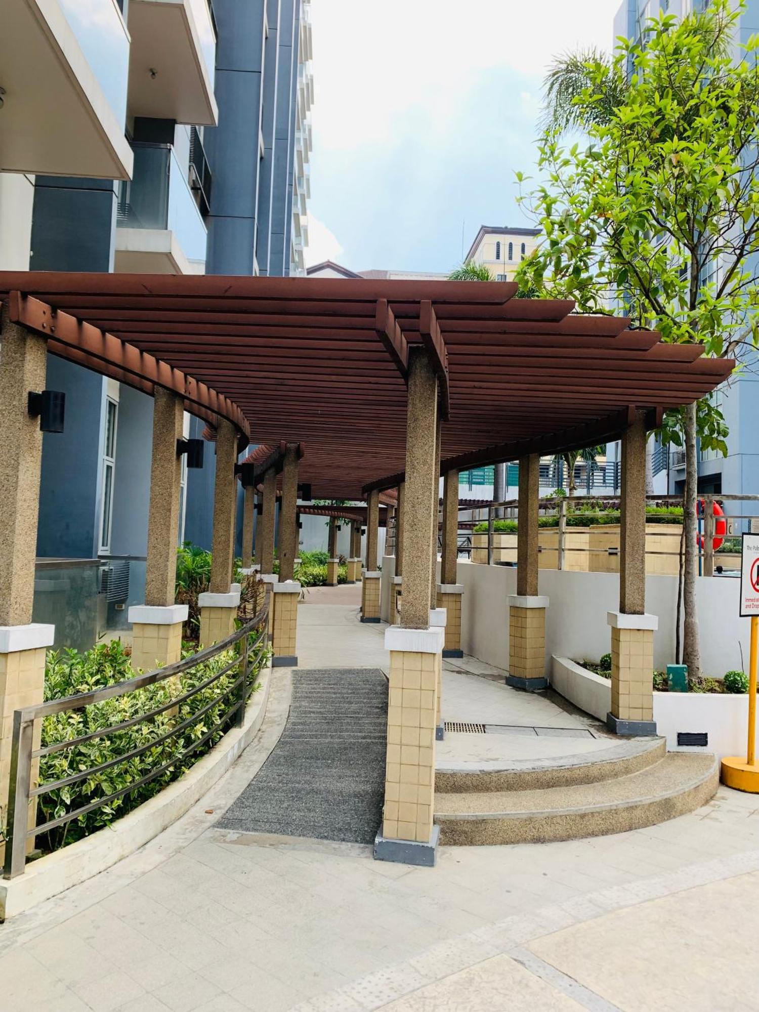 One Palm Tree Villas Condominium - Studio 7Th Fl With Balcony - Across Terminal 3 Airport Pasay Exterior photo