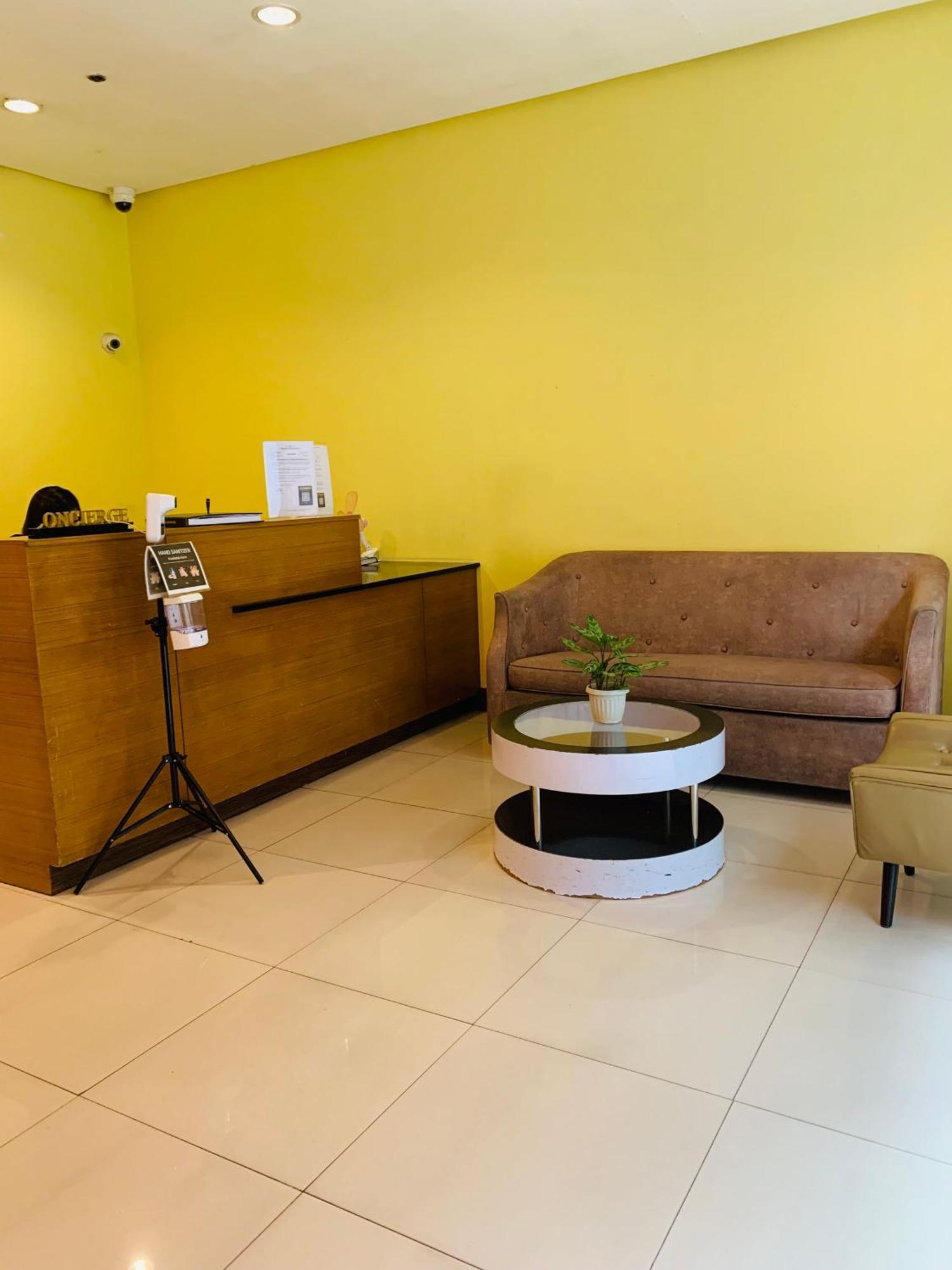 One Palm Tree Villas Condominium - Studio 7Th Fl With Balcony - Across Terminal 3 Airport Pasay Exterior photo