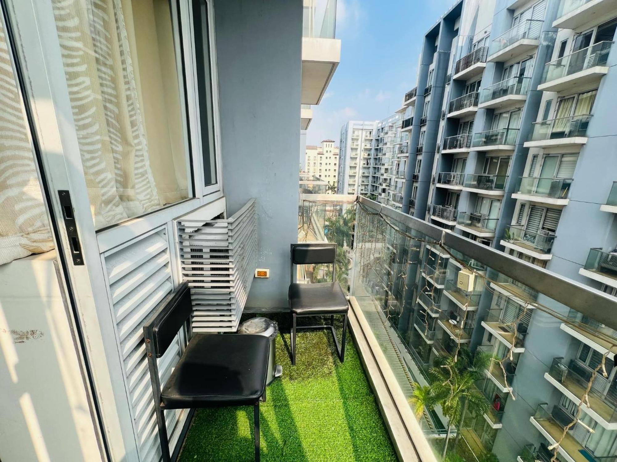 One Palm Tree Villas Condominium - Studio 7Th Fl With Balcony - Across Terminal 3 Airport Pasay Exterior photo