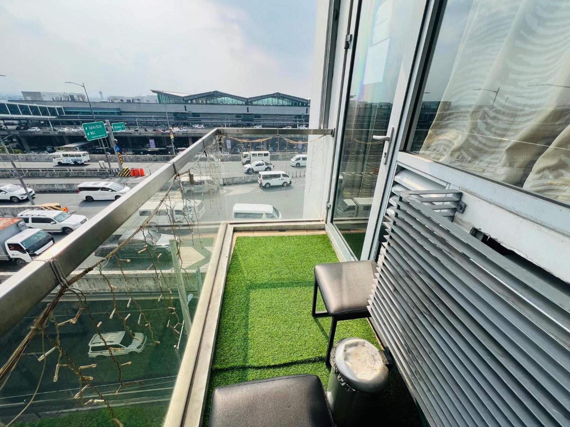 One Palm Tree Villas Condominium - Studio 7Th Fl With Balcony - Across Terminal 3 Airport Pasay Exterior photo