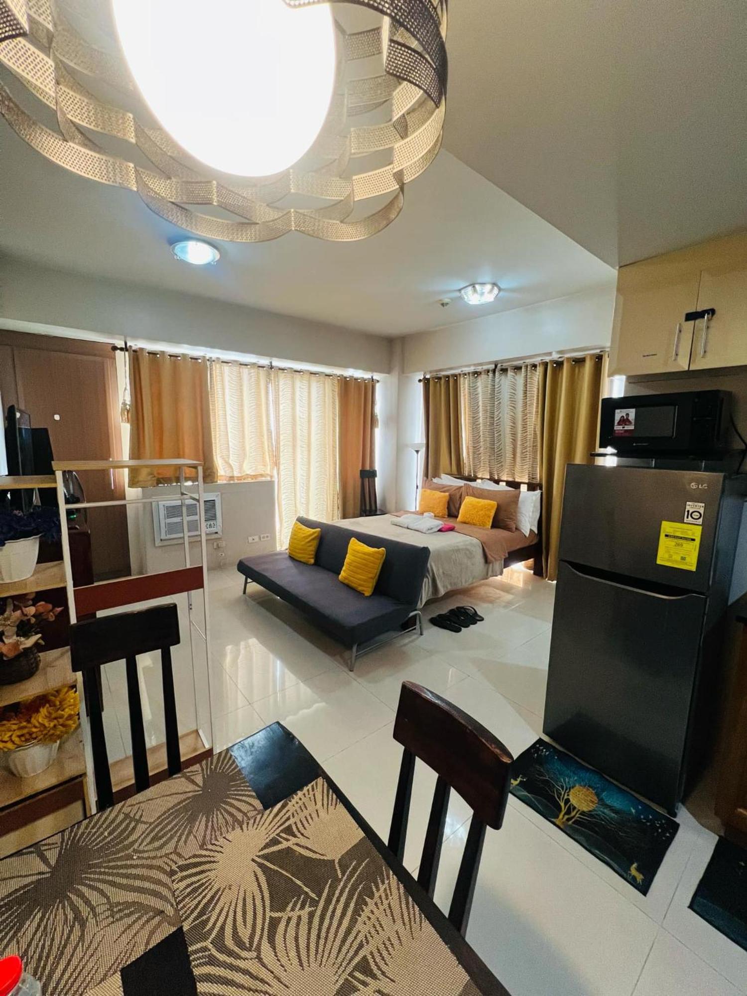 One Palm Tree Villas Condominium - Studio 7Th Fl With Balcony - Across Terminal 3 Airport Pasay Exterior photo