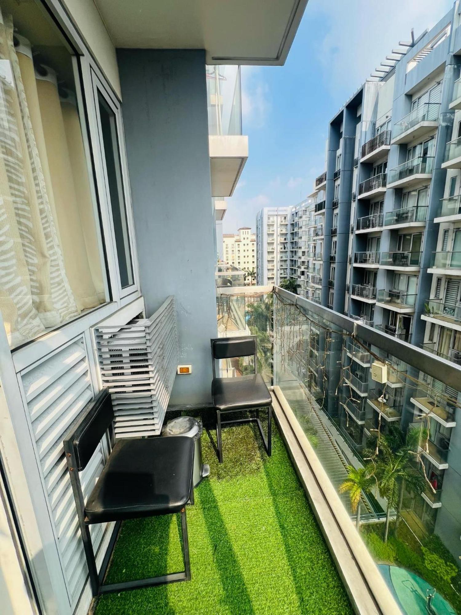 One Palm Tree Villas Condominium - Studio 7Th Fl With Balcony - Across Terminal 3 Airport Pasay Exterior photo
