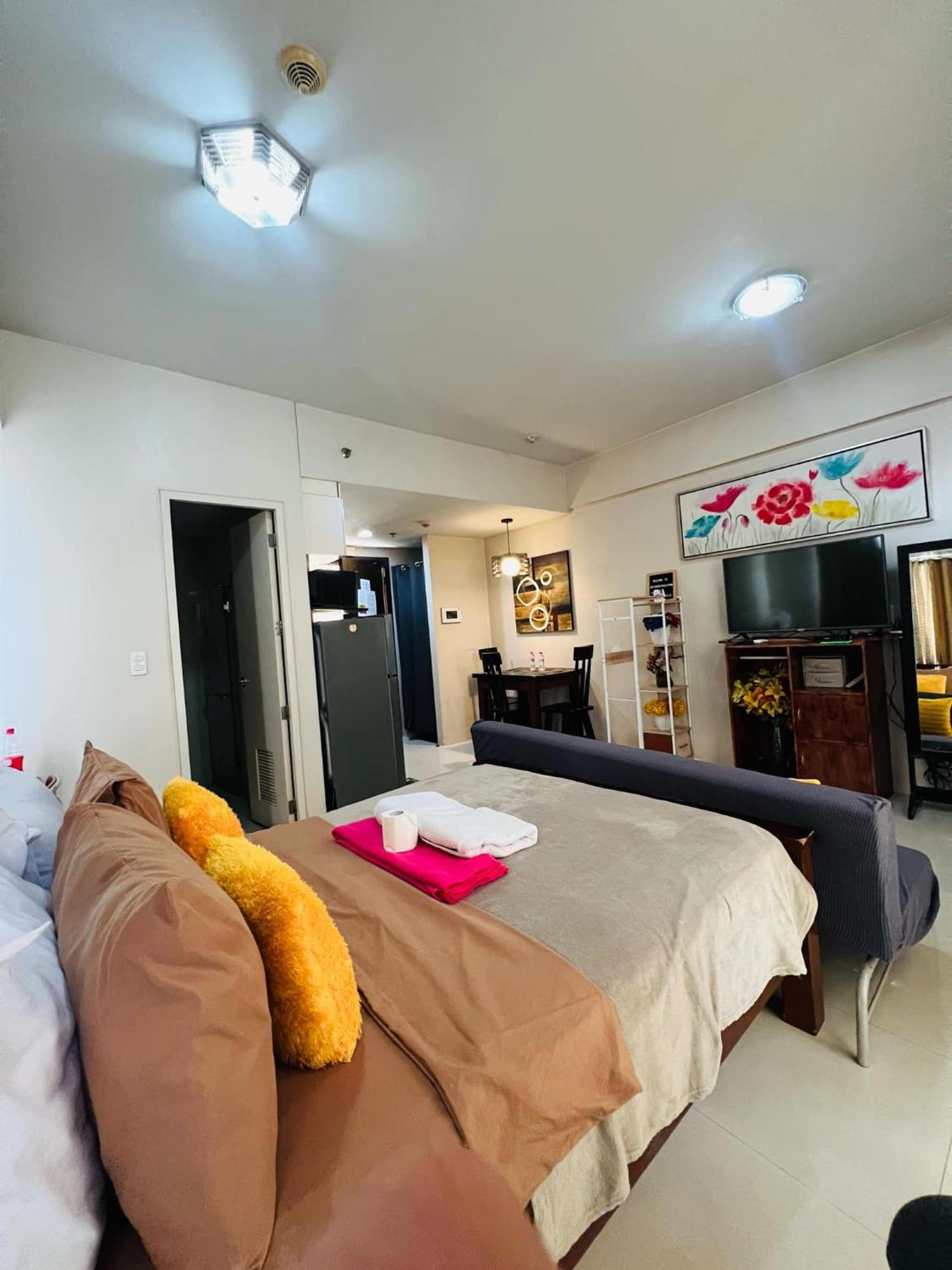 One Palm Tree Villas Condominium - Studio 7Th Fl With Balcony - Across Terminal 3 Airport Pasay Exterior photo