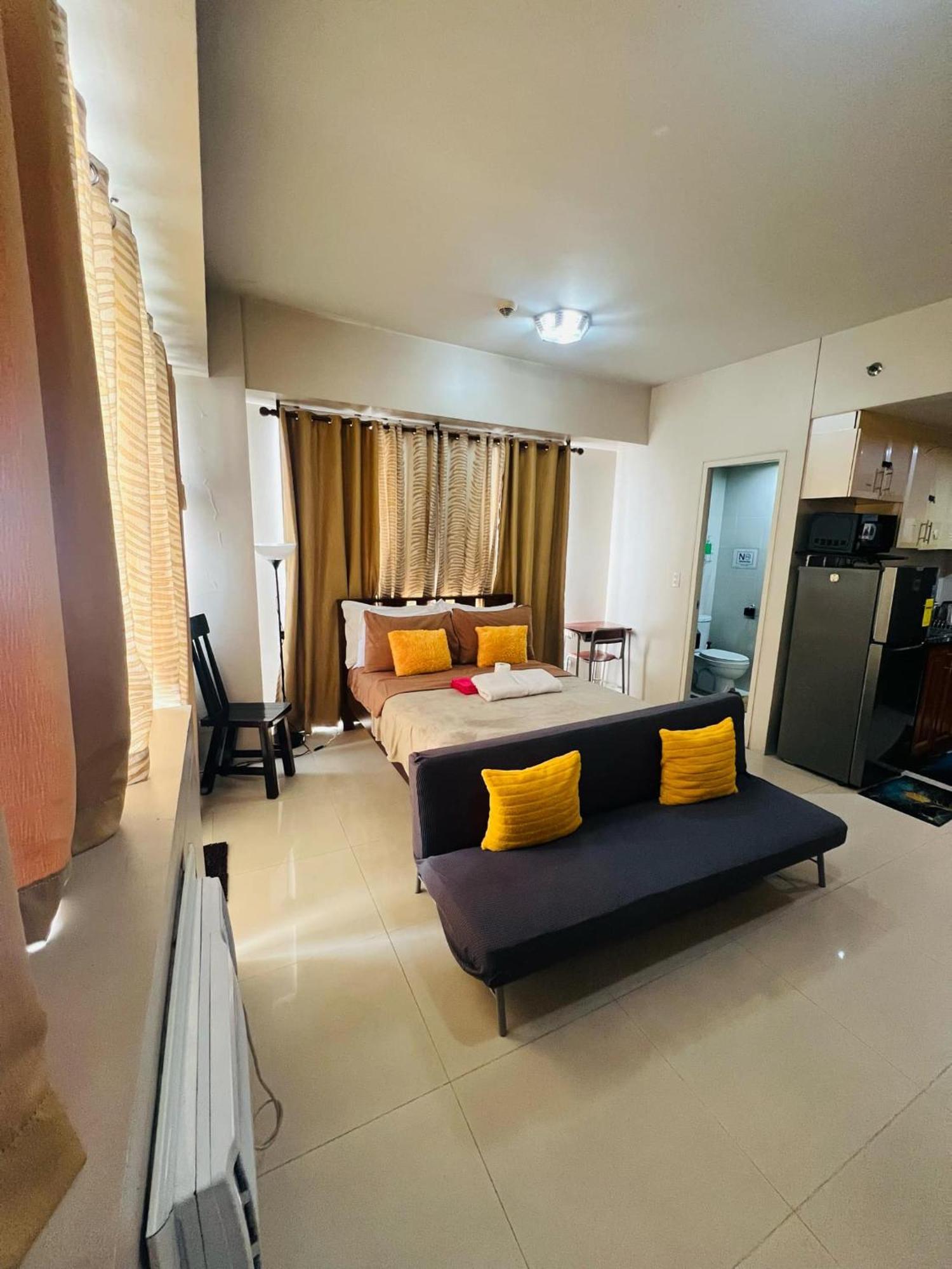 One Palm Tree Villas Condominium - Studio 7Th Fl With Balcony - Across Terminal 3 Airport Pasay Exterior photo