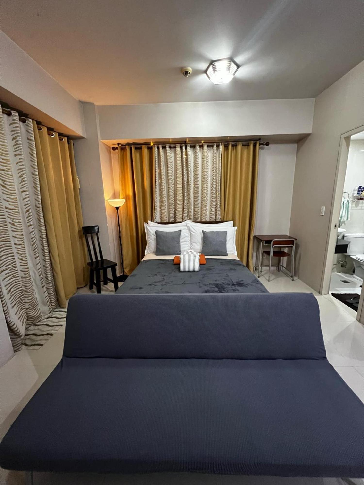 One Palm Tree Villas Condominium - Studio 7Th Fl With Balcony - Across Terminal 3 Airport Pasay Exterior photo